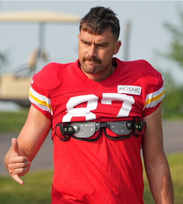 Travis Kelce Physical Appearance